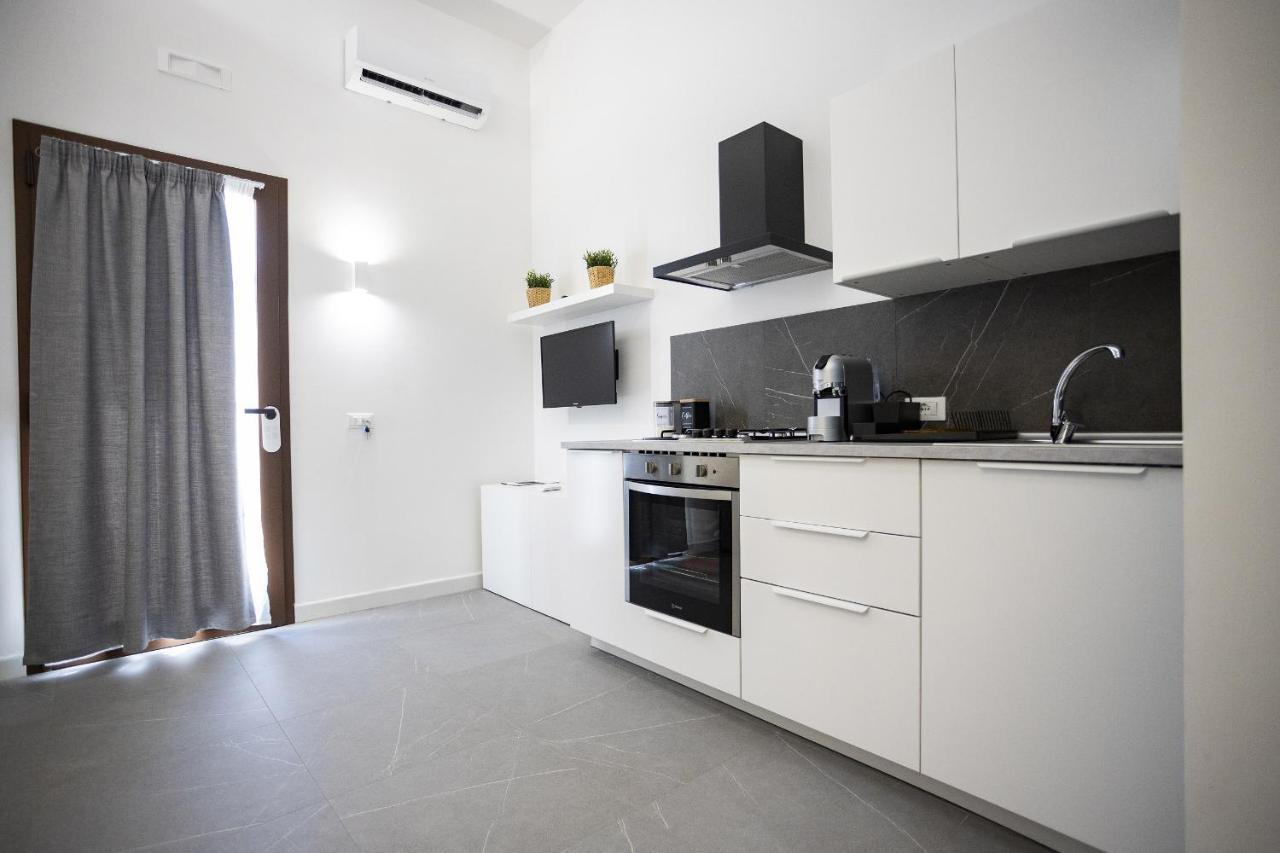 Acquaro Suite Apartments 산비토로카포 외부 사진