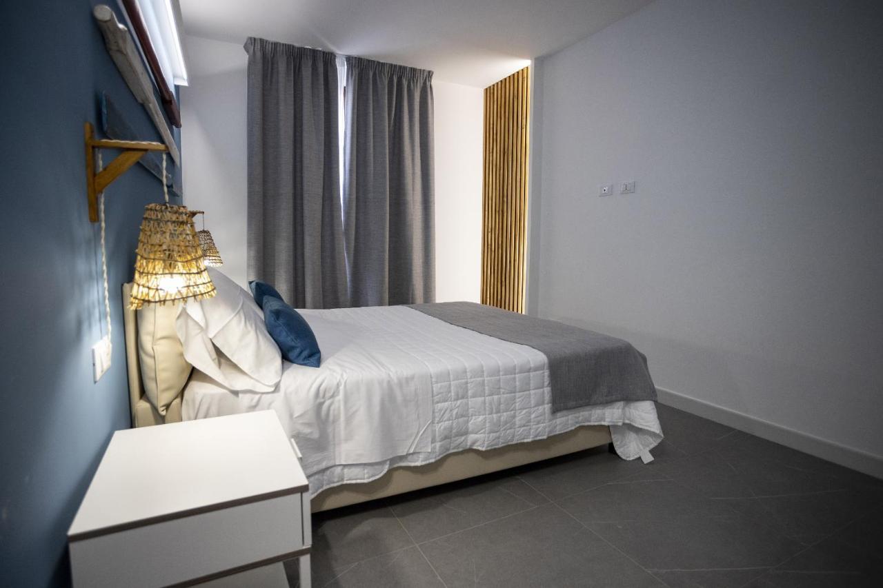 Acquaro Suite Apartments 산비토로카포 외부 사진